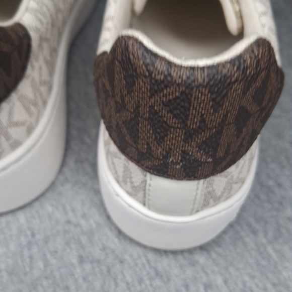 Michael Kors Women's Poppy Lace Up Vanilla Sneakers Gold MK Logo 8M - Picture 6 of 16